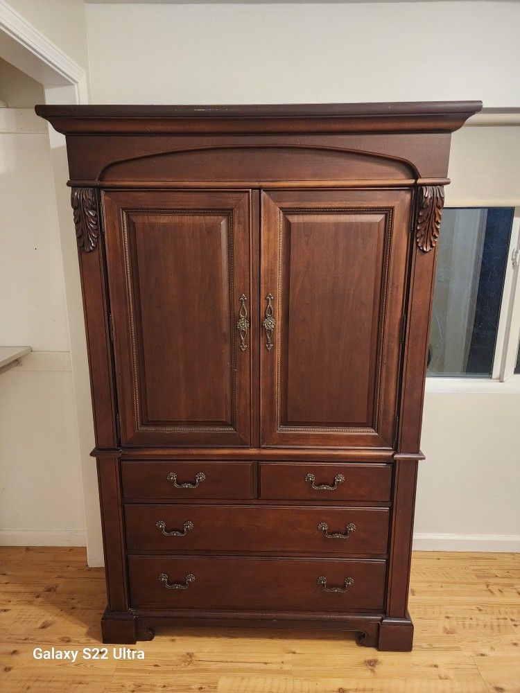 Townsville Armoire