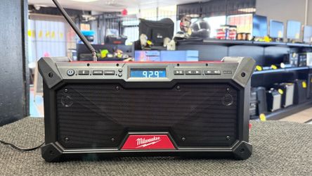 Milwaukee Bluetooth Jobsite Radio w/power cord