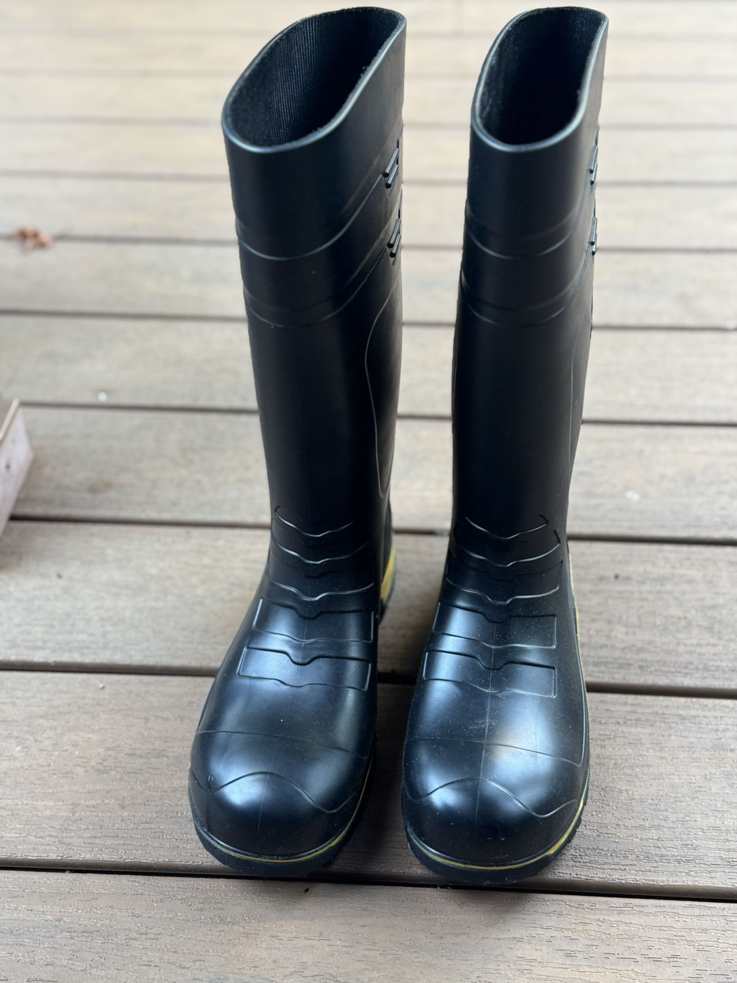 Men’s Rubber Work Boots (worn once)