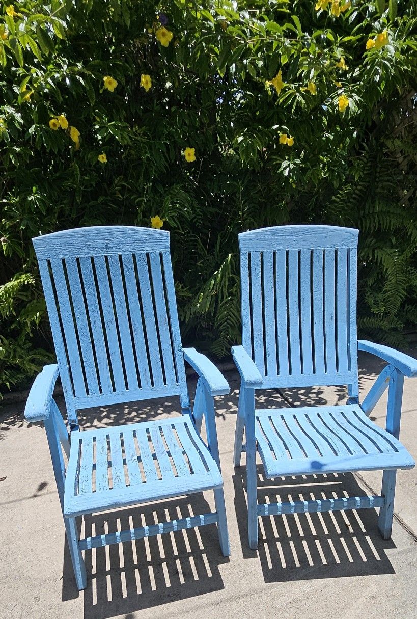 2 Reclining Patio Wood Chairs