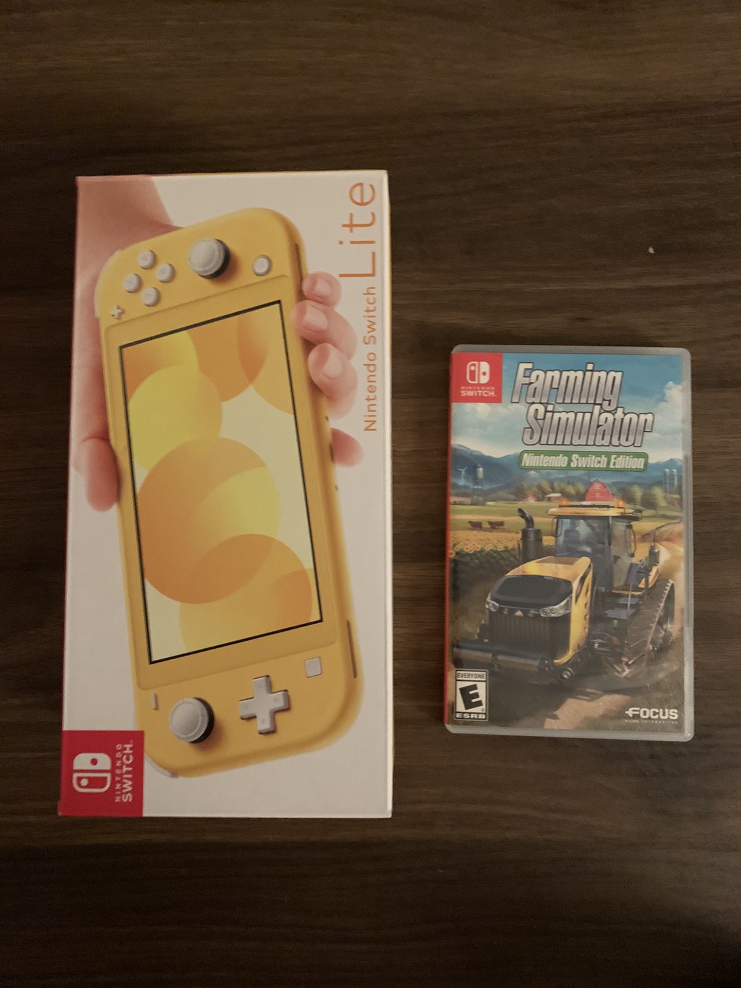 Nintendo Switch Lite W/Farming Simulator
