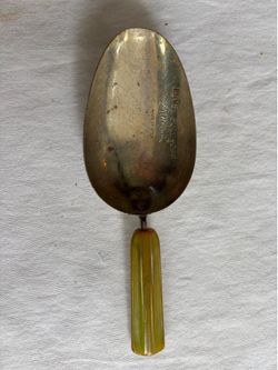 Bakelite handle scoop