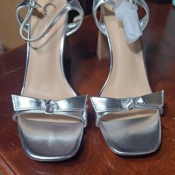 Sz 12 Journee Collection Women's Dianne Pump Sandles Silver