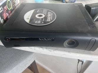 Xbox 360 - Full Set Up - Games And Rechargeable Controllers
