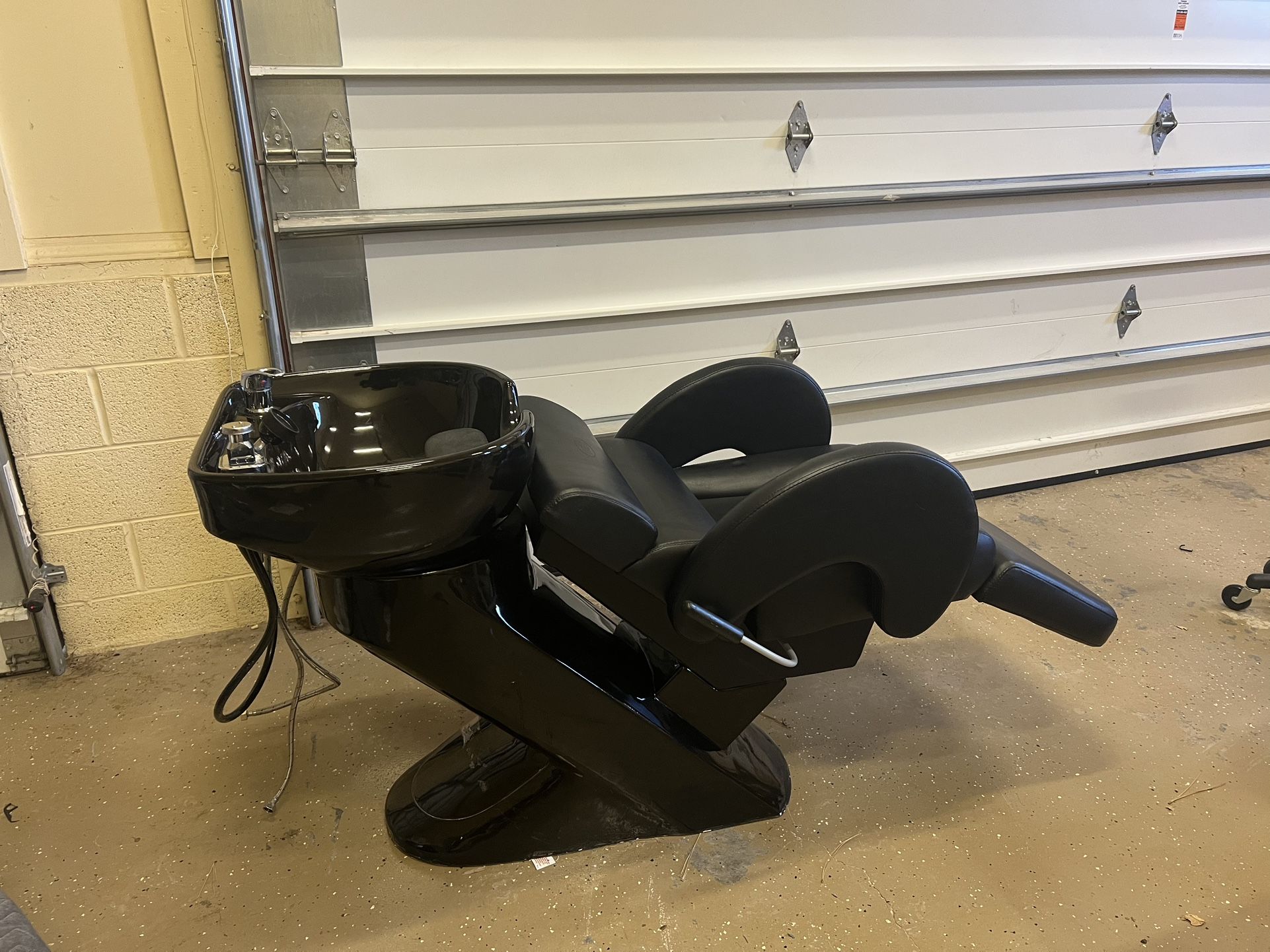 Salon Backwash Shampoo Station- Like NEW