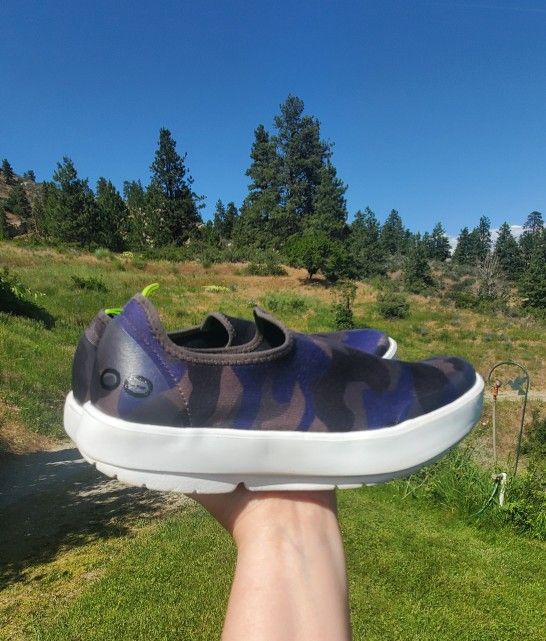 OOFOS OOmg eeZEE Womens Comfort Walking Shoes Size 9