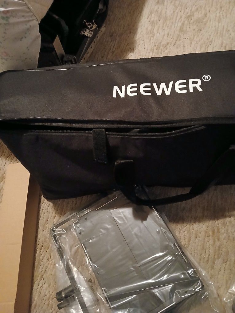Brand New Neewer Lights For Content,video's...