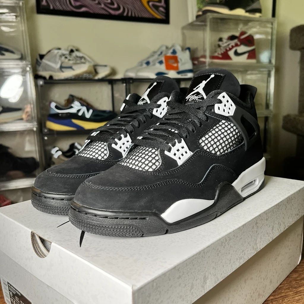 Jordan 4 White Thunder 