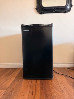 Tramontina Compact Refrigerator