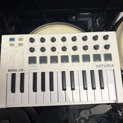 Arturia mini lab Midi Controller 