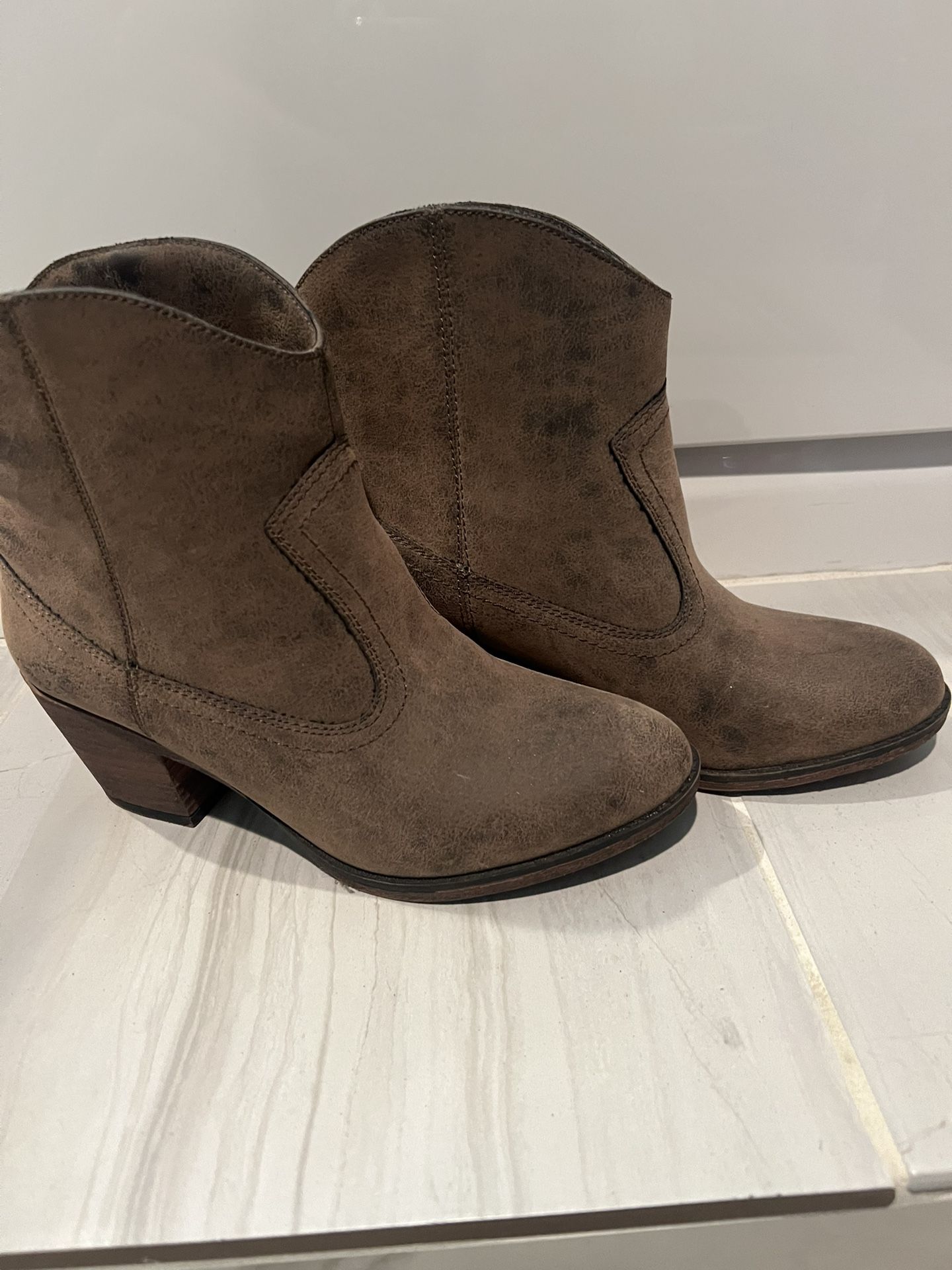 Women Boots 71/2