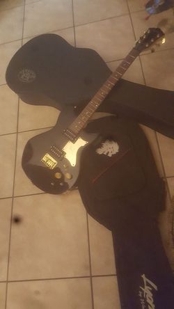 RARE!!! Lyon guitar fallout boy limited edition signed by Joe trohman.