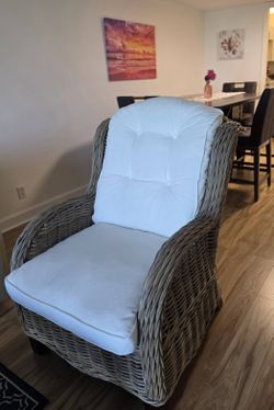 Beautiful Wicker Accent Chair with Cushions – Like New! MOVING SALE!!