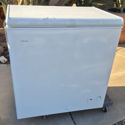 6.9 Cubicfoot Chest Freezer, Excellent Condition 