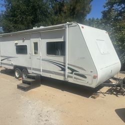 2004 Trail  Cruiser Travel Trailer 