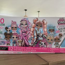 LOL SURPRISE DOLL FASHION SHOW- MEGA RUNWAY PLAYSET WITH 80 SURPRISES