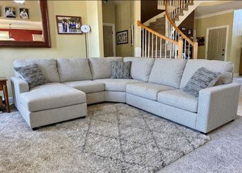 💞OM 💞  Brand New Living Room Sectional Couch with Chaise