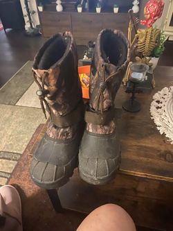 insulated water proof boots mens or women's size 9 