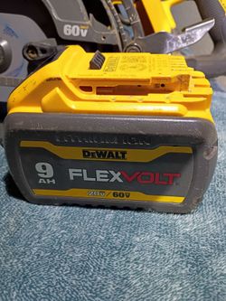 DEWALT DCS577 60V MAX FLEXVOLT 7-1/4" Worm Drive Style Saw with 9Ah Battery