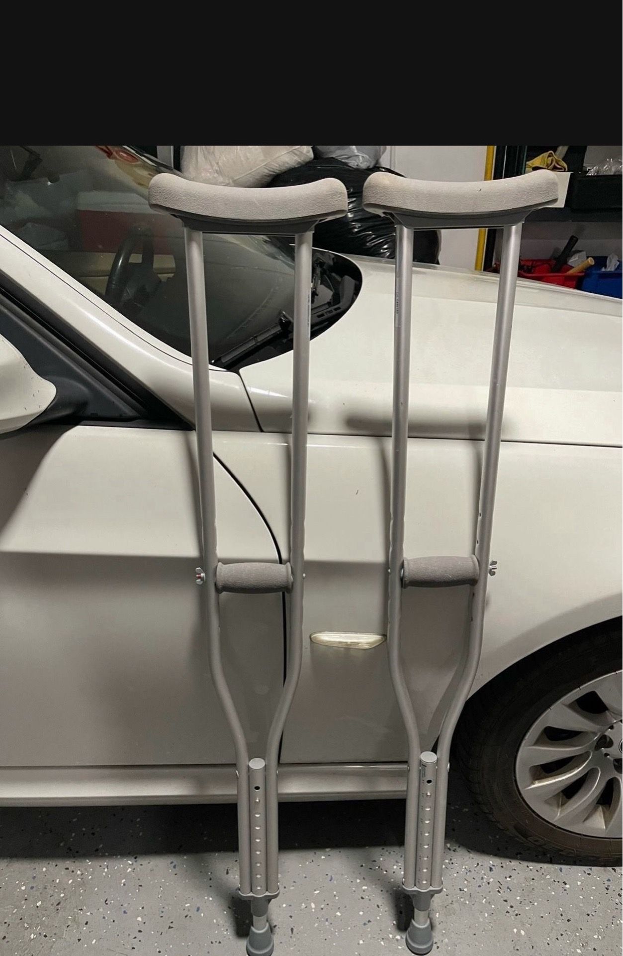Adjustable aluminum crutches