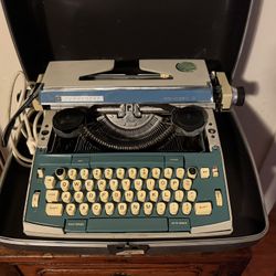 PENNCREST Concord 12 — JC Penny Exclusive Typewriter