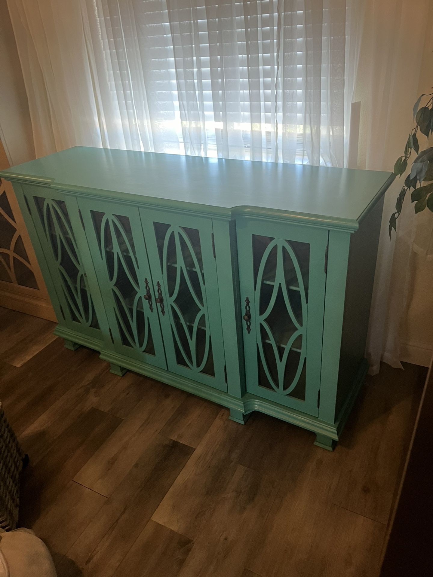 Accent Cabinet 