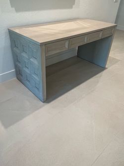 Modern 3 drawer desk