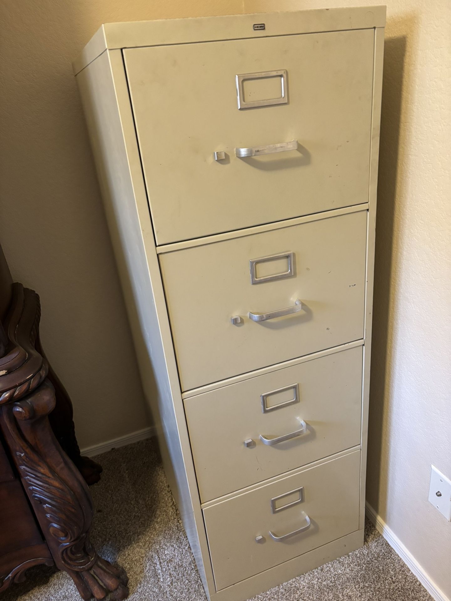 Free 4 Drawer Metal Filing Cabinet With Lots Of Hanging Files