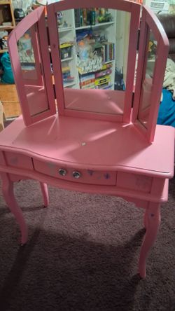 Kids Vanity with mirror