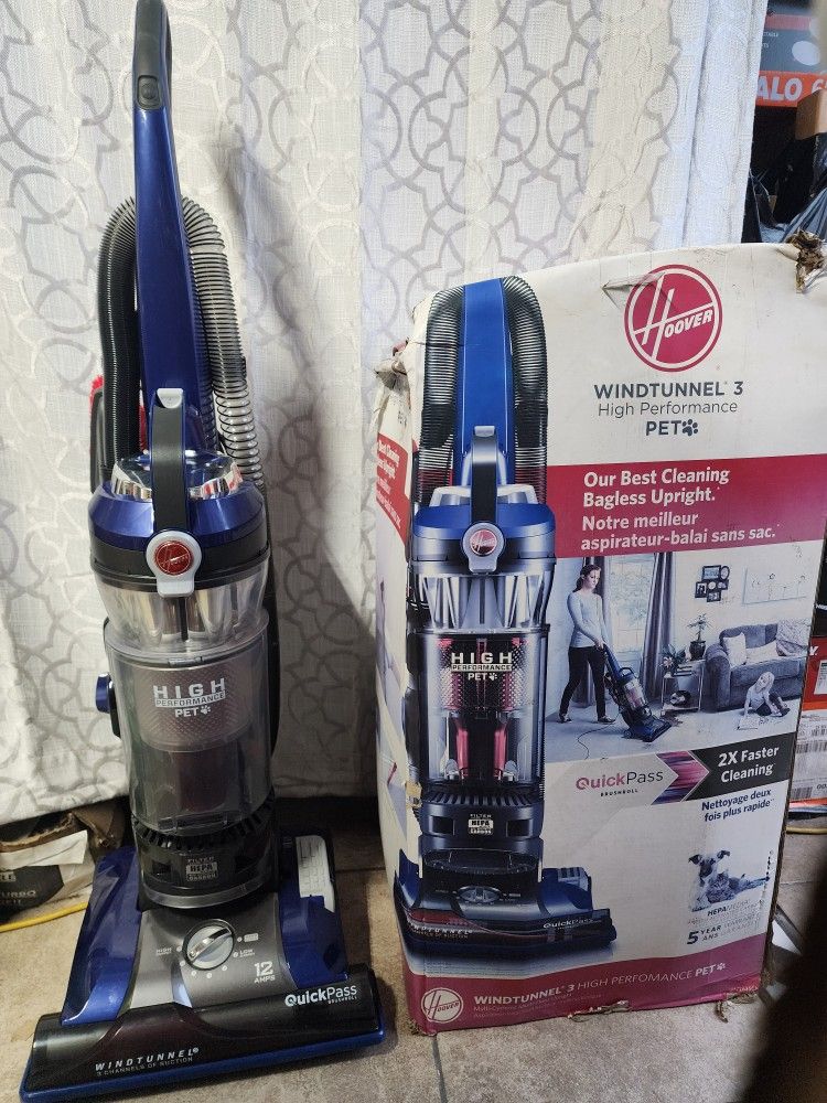 Hoover Wind Tunnel 3 Quick Pass High Proformance Bagless Vacuum New (Price Is Firm)