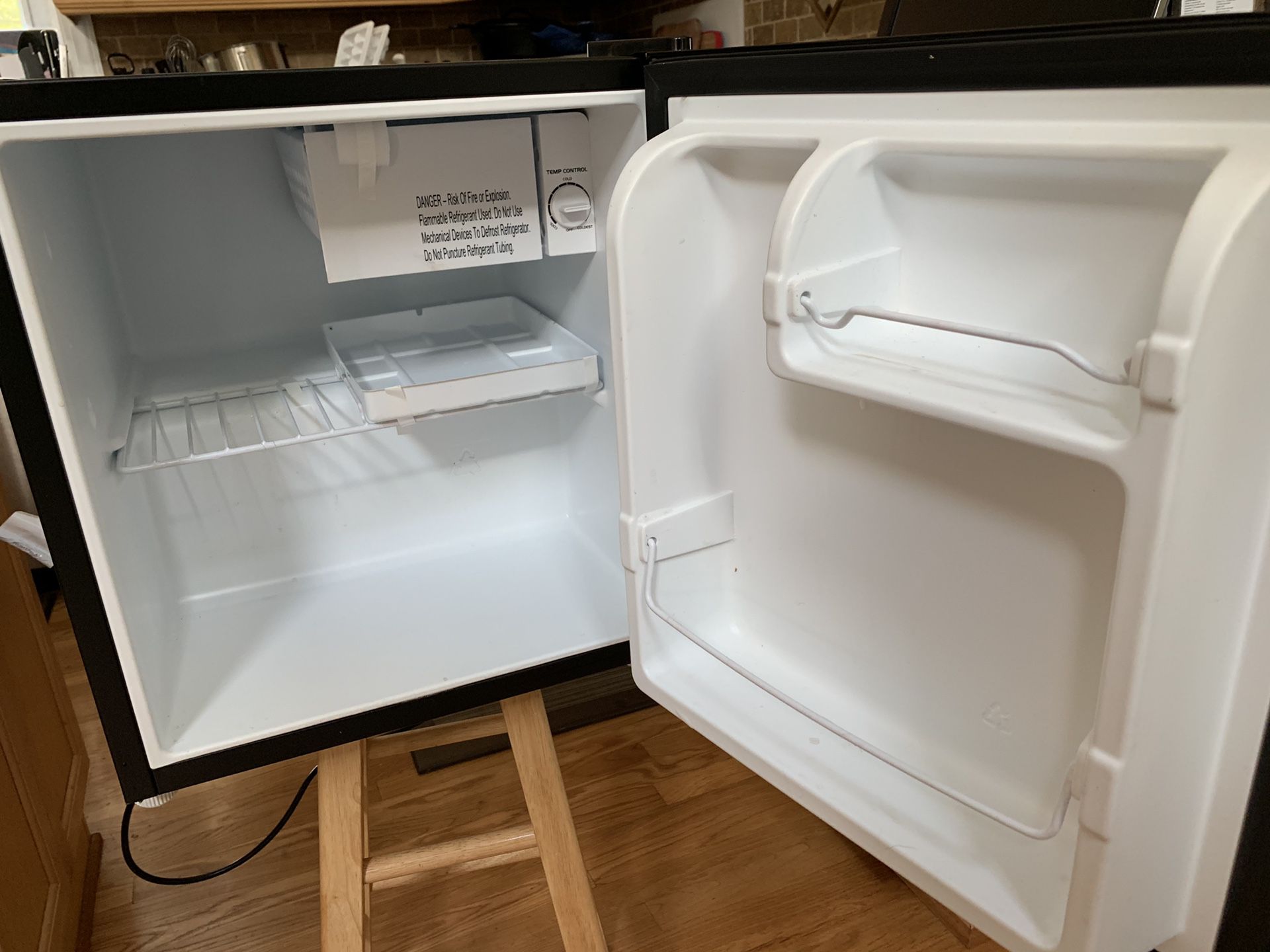 Excellent condition dorm mini fridge refrigerator