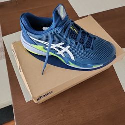 Assics Tennis Shoes For Men. Size US 11  1/2