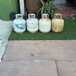(4) Propane Gas Tanks $50 OBO ( Dont Know How Much Gas Left) 