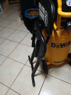 Cornwell adjustable mechanic seat