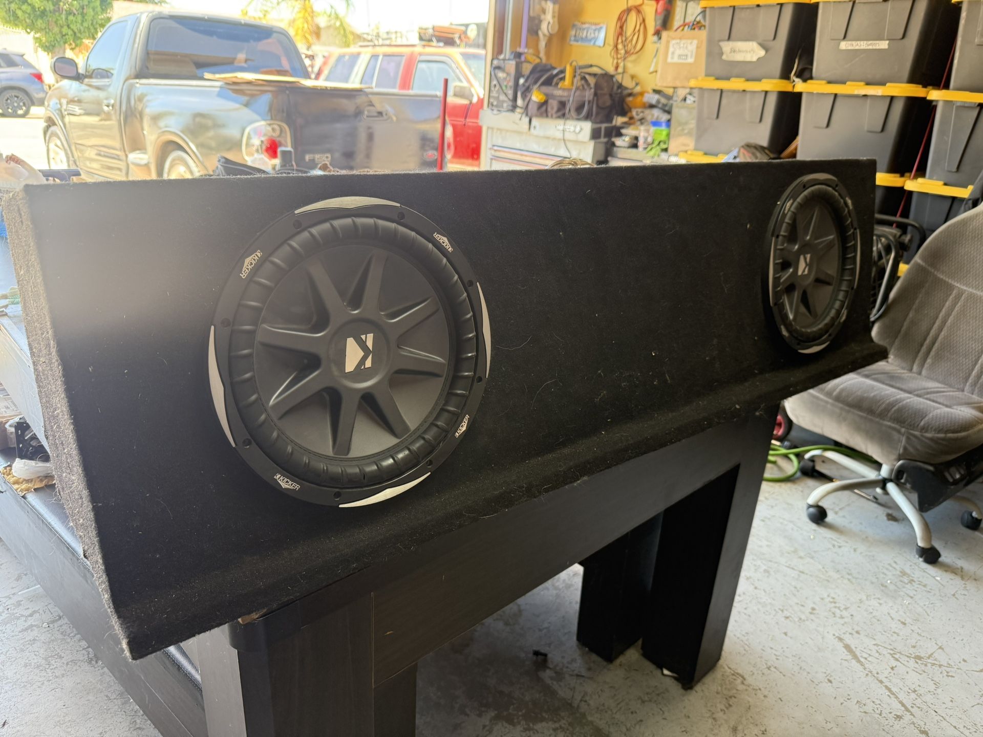 2 x 12 In Kicker Subwoofers