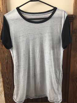 American Eagle favorite T brand black and bluish white t shirt size M