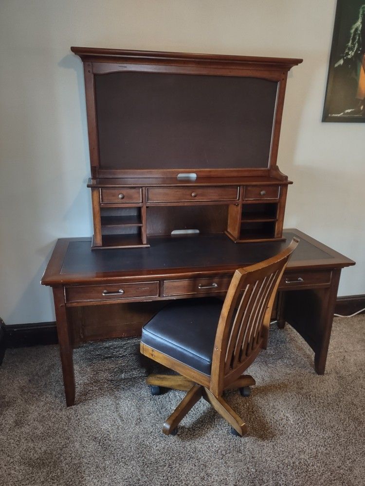 3 Piece Riverside Furniture Executive Desk Set. Leather Inlay & Felt Lined Drawers.