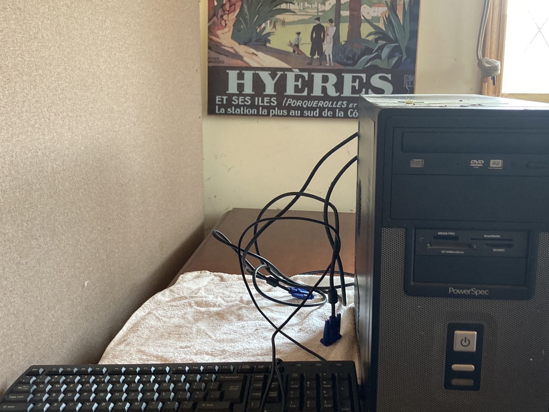 Computer and keyboard