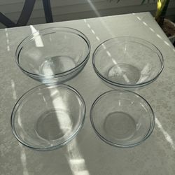 Glass mixing bowl 