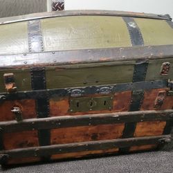Vintage Humpback Trunk