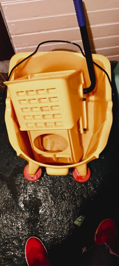 Rubbermaid Mop Bucket