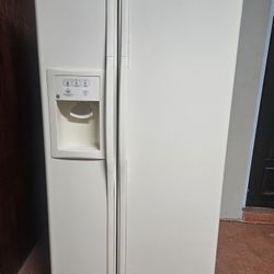 ✨️💥🔆GE 🔆💥✨️  S-by-S Bisq Fridge in Cooling perfectly fine 