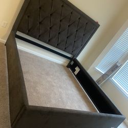 King Size Upholstered Bed Fray