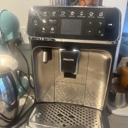 Phillips 4300 Series Coffee Machine 