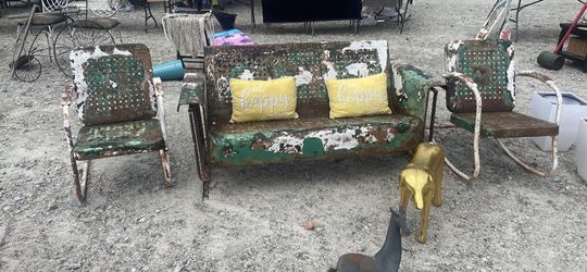 Glider and 2 chairs