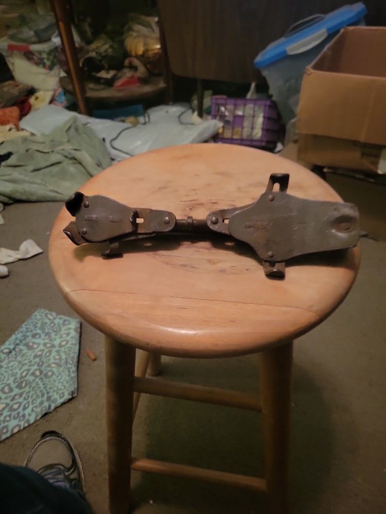I Belive It Is Trackion Skate By How Thick Blade Is