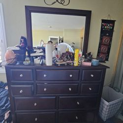 Full Bed  Set      6 items