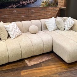 BRAND NEW! Lis Boucle RAF Sectional 