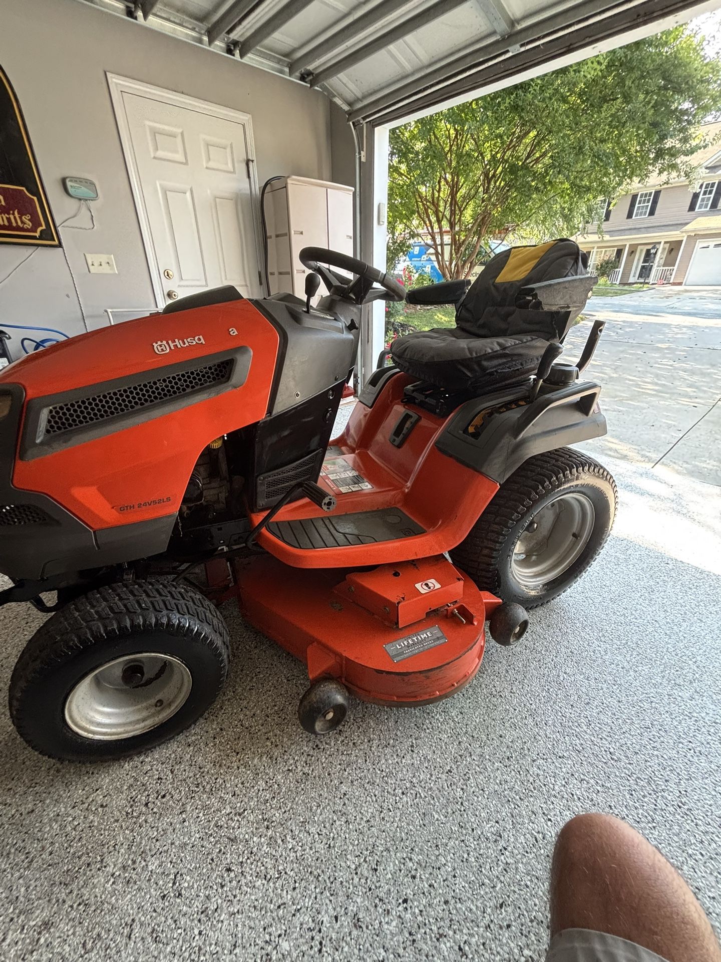 Riding Mower-Tractor-52 Inch Cut