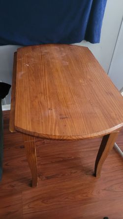 2 lamps and table